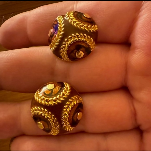 Elegant VTG Gold and Brown Enamel Clip On Earrings - Picture 4 of 16